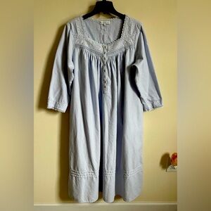 Eileen West Fairy Tale Soft Blue Lace-Trimmed Flannel Nightgown Size Large GUC